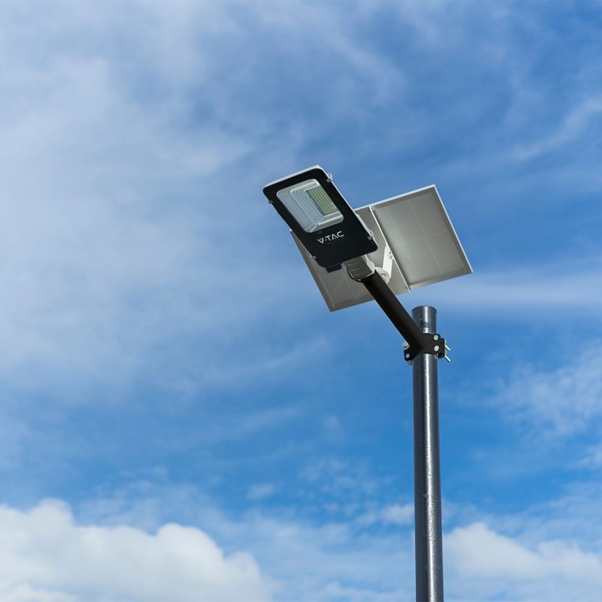 LED pritemdomas hibridinis saulės energijos gatvės šviestuvas LED/50W/230V 4000K IP65 50000 mAh + nuotolinio valdymo pultas