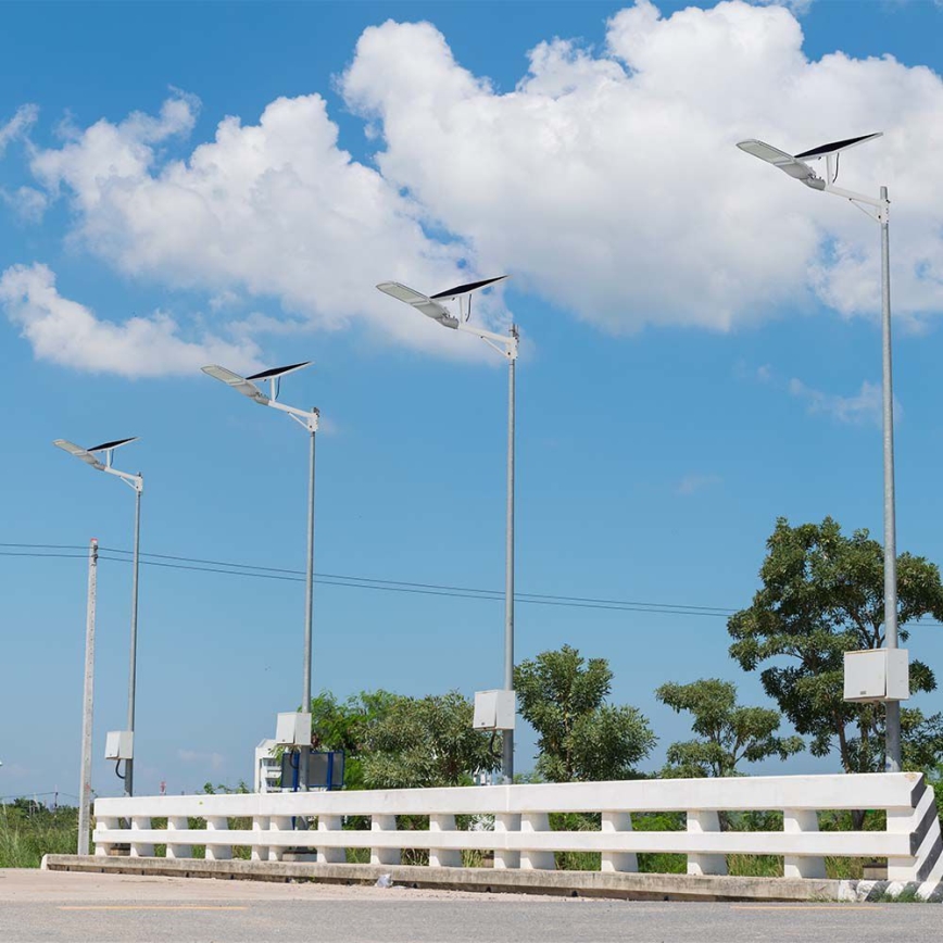 LED Pritemdomas saulės gatvės lempa SAMSUNG CHIP LED/50W/6,4V 6000K IP65 30000 mAh + nuotolinio valdymo pultas