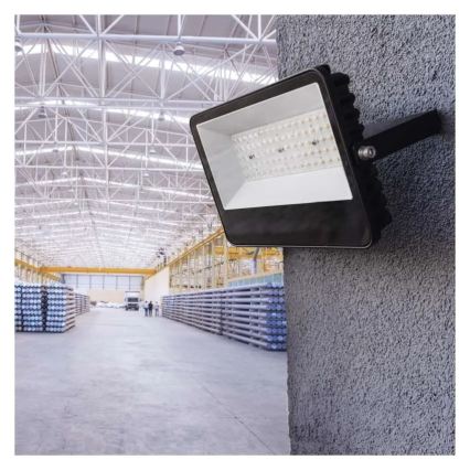LED prožektorius AVENO LED/48W/230V 4000K 7200 lm IP66 juodas
