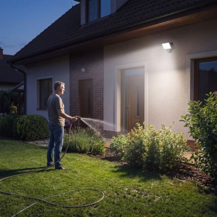 LED prožektorius TAMBO EVO su judesio ir sutemų jutikliu, 30 W, 230 V, 4000 K, IP44, juodas