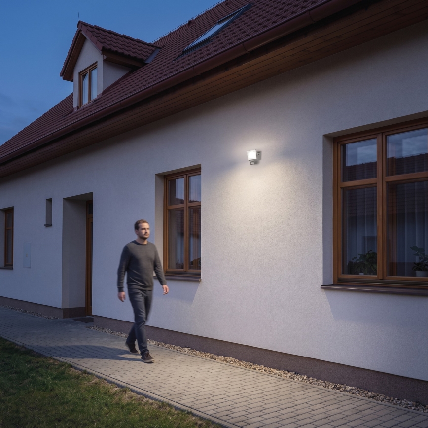 LED prožektorius su judesio ir sutemų jutikliu TAMBO EVO LED/20W/230V 4000K IP44 juodas