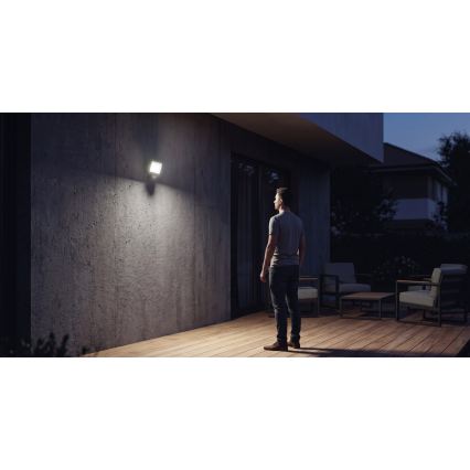 LED prožektorius su judesio ir sutemų jutikliu TAMBO EVO LED/20W/230V 4000K IP44 juodas