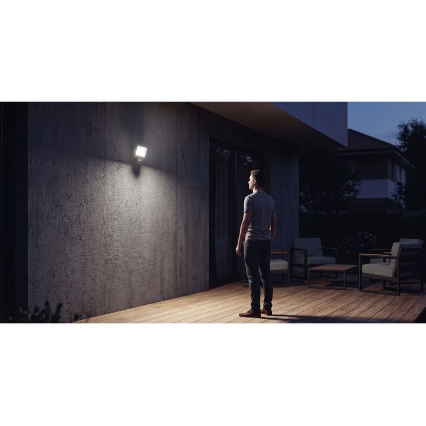 LED prožektorius su judesio ir sutemų jutikliu TAMBO EVO LED/20W/230V 4000K IP44 juodas