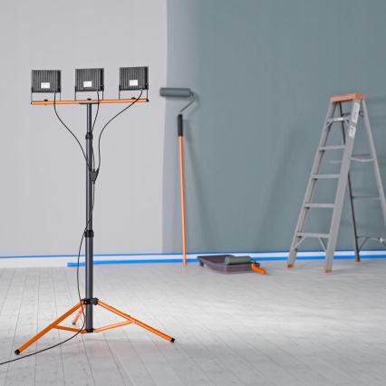 LED prožektorius su stovu 3xLED/50W/230V 4500K IP65 juodas/oranžinis