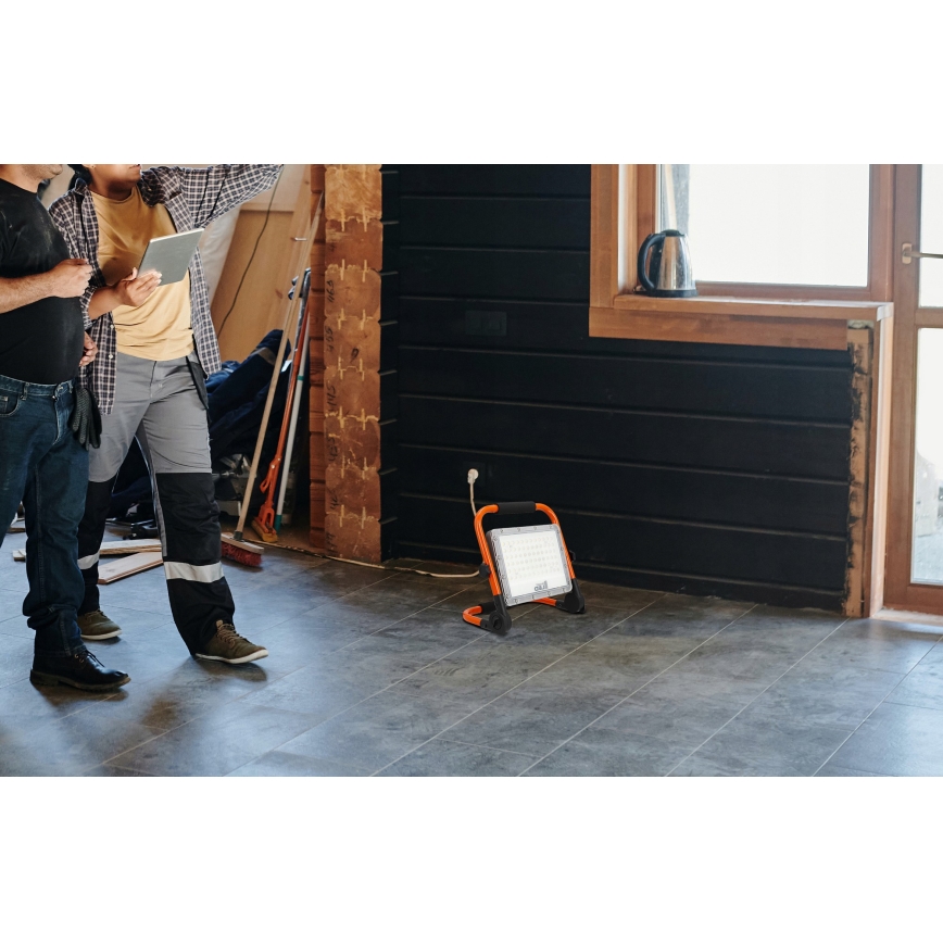 LED prožektorius su stovu LED/100W/230V 4500K IP65 oranžinis