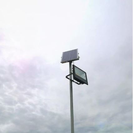 LED reguliuojamas saulės prožektorius LED/16W/3,2V 4000K IP65 10000 mAh + nuotolinis valdymas