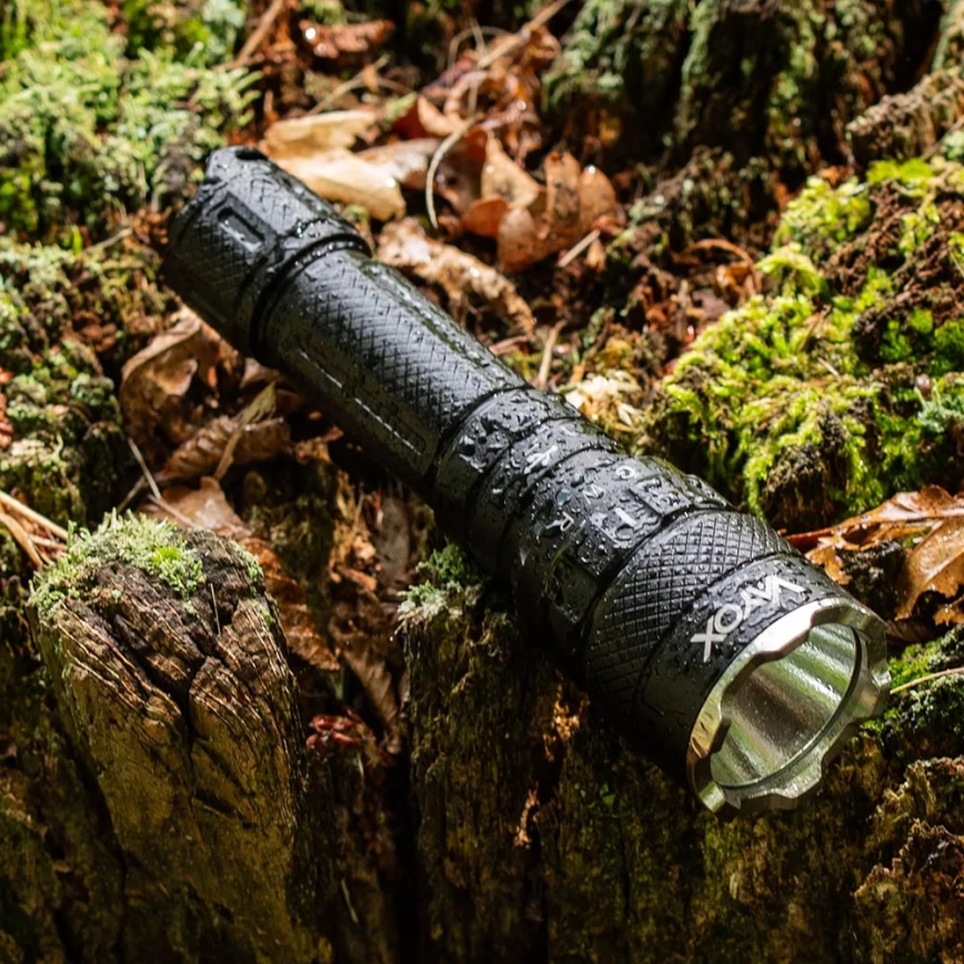 LED RGBW Pritemdomas įkraunamas žibintuvėlis LED/15W/5V IP66 1500 blizgus 2000 mAh