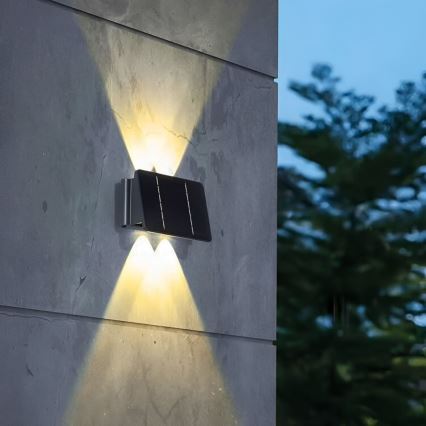 LED sieninis šviestuvas, įkraunamas saulės energija 4xLED/1,5W/3,7V 1500 mAh IP54 juoda