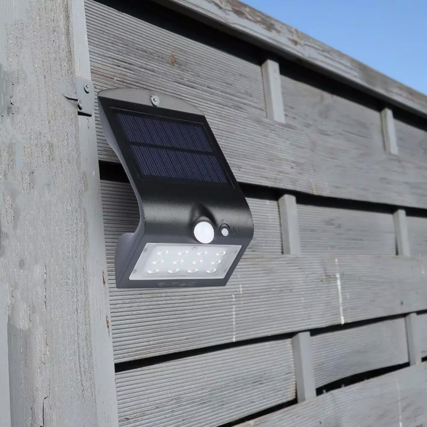 LED sieninis šviestuvas su jutikliu, įkraunamas saulės energija LED/1.5W/3,7V IP65 1200 mAh