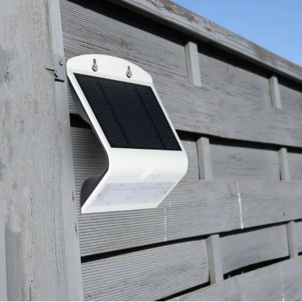LED sieninis šviestuvas su jutikliu, įkraunamas saulės energija LED/3W/3,7V 3000/4000K IP65 2000 mAh balta