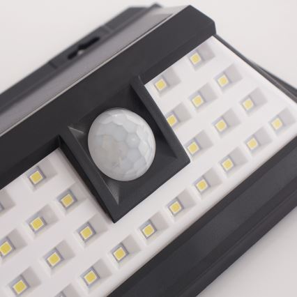 LED sieninis šviestuvas su jutikliu, įkraunamas saulės energija LED/5W/3,7V 1800 mAh IP65