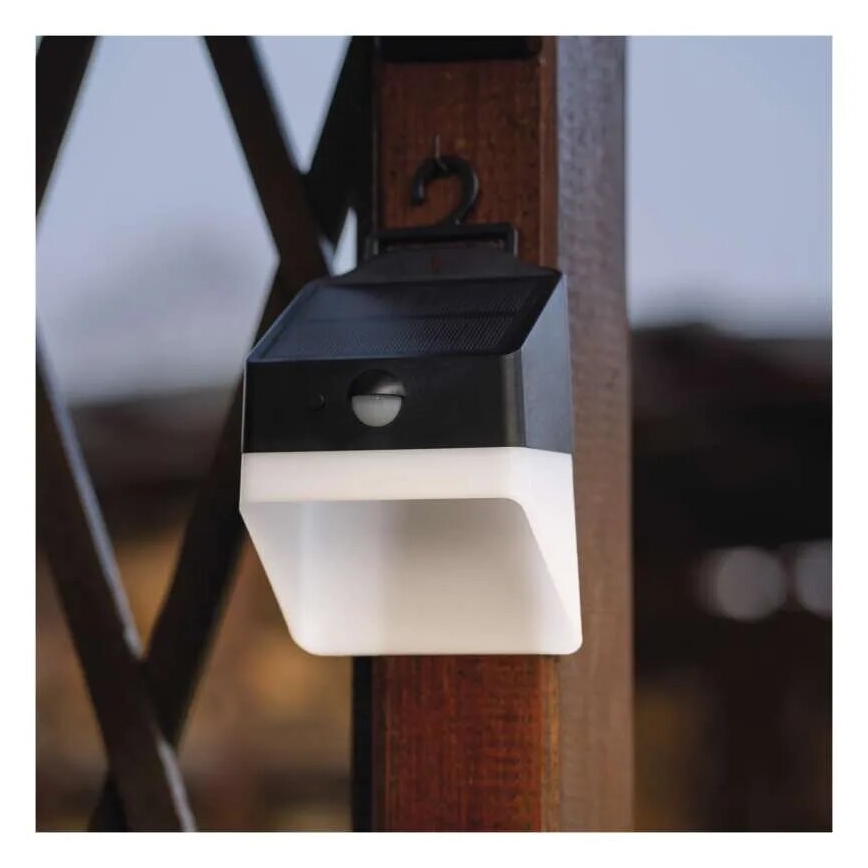 LED sieninis šviestuvas su jutikliu, įkraunamas saulės energija LUMI LED/3,7W IP65 juoda