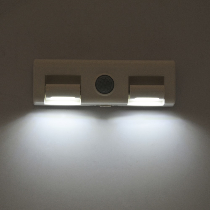 LED Sieninis šviestuvas su jutikliu LED/3xAA/4,5V