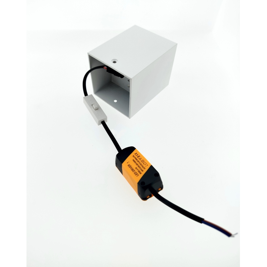 LED taškinis šviestuvas LED/5W/230V 3000/4000/6400K 7,5x7,5 cm balta