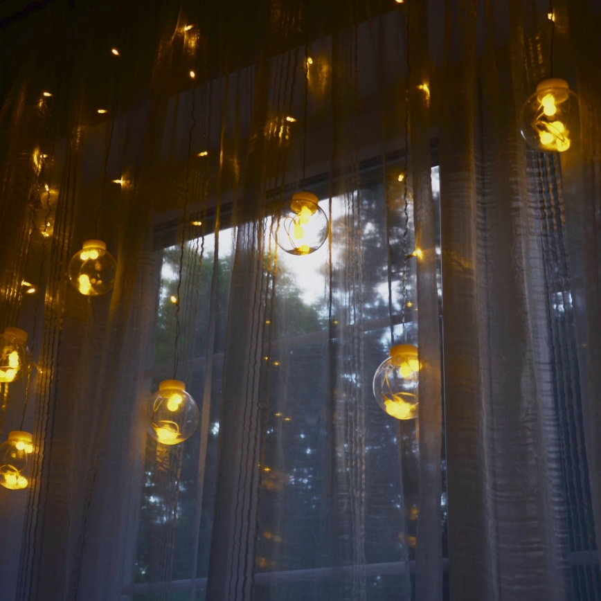 LED užuolaida WISH BALLS 108 LED / 8 funkcijų 4,5 m šilta balta