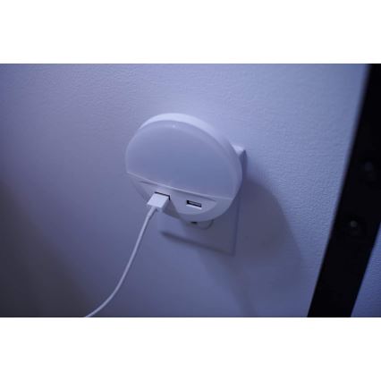 Ledvance - LED Naktinė lemputėį lizdui su jutikliu LUNETTA 2xUSB LED/13W/230V