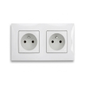 Legrand - Dviguba sieninė rozetė su rėmeliu NILOE 250V balta