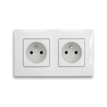 Legrand - Dviguba sieninė rozetė su rėmeliu NILOE 250V balta