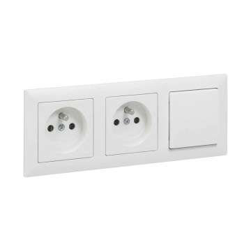 Legrand - Dvivietė namų rozetė ir vienpolinis jungiklis nr. 1 su rėmeliu SUNO 250V balta