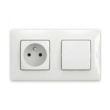 Legrand - namų kištukinis lizdas ir vienpolinis jungiklis Nr. 1 su rėmeliu NILOE 250V baltas