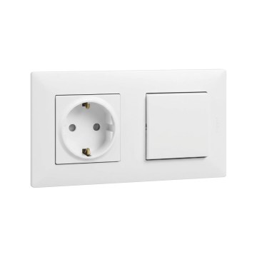 Legrand - namų SCHUKO lizdas ir vienpolinis jungiklis nr. 1 su rėmeliu NILOE STEP 250V balta