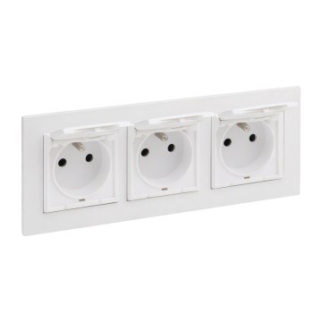 Legrand - Triguba lauko namų rozetė su rėmeliu NILOE STEP 250V IP44 balta