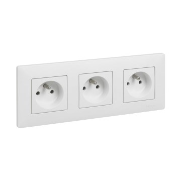 Legrand - Trivietė namų rozetė su rėmeliu NILOE STEP 250V balta