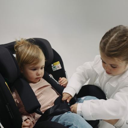 Lionelo - Pasukama automobilinė kėdutė su baze ANTOON PLUS i-Size 40-105 cm Juodas Oniksas