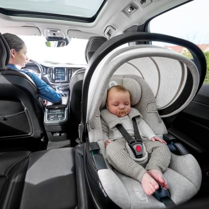 Lionelo - Sukama automobilinė kėdutė su baze MOXIE SET i-Size 40-87 cm smėlio spalvos