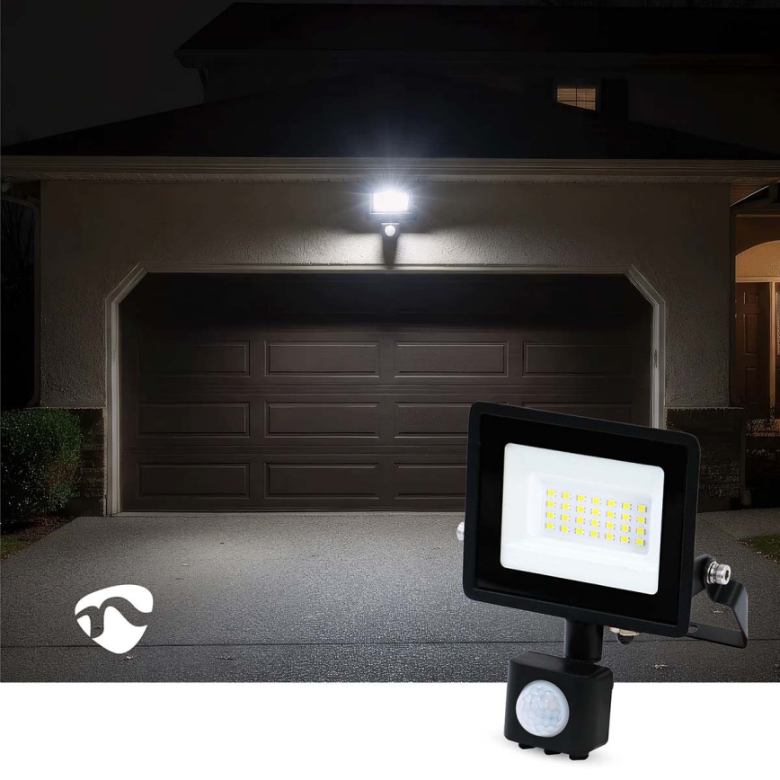 LED kištukinis prožektorius su judesio ir sutemų jutikliu LED/20W/230V IP44