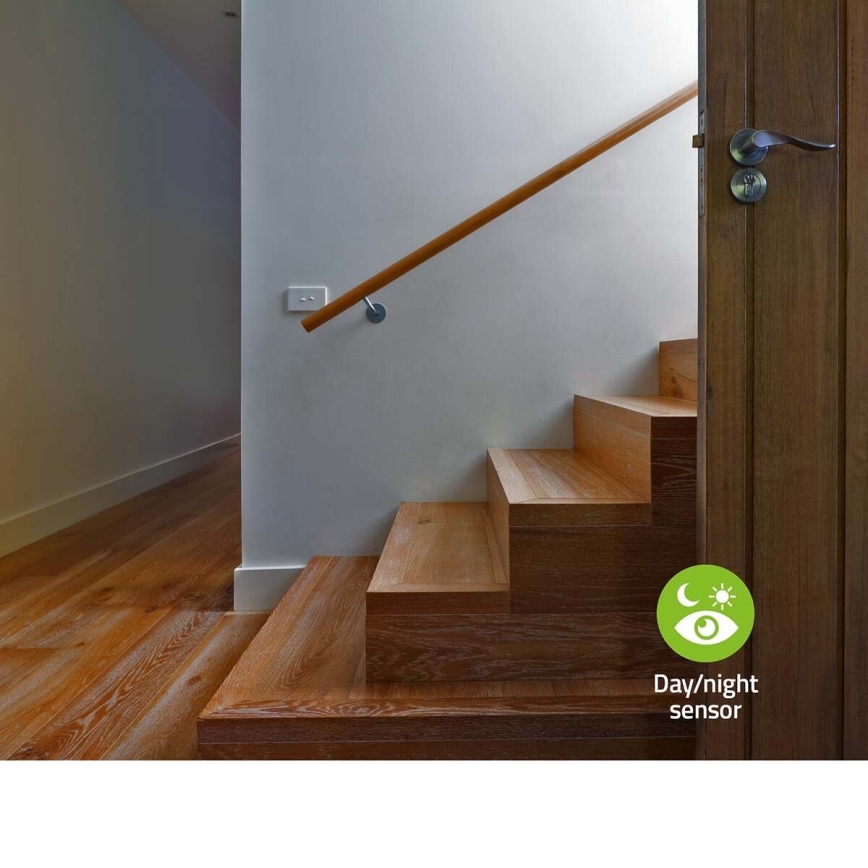 LED Orientacinė lemputė su judesio ir prieblandos jutikliu LED/0,55W/230V balta