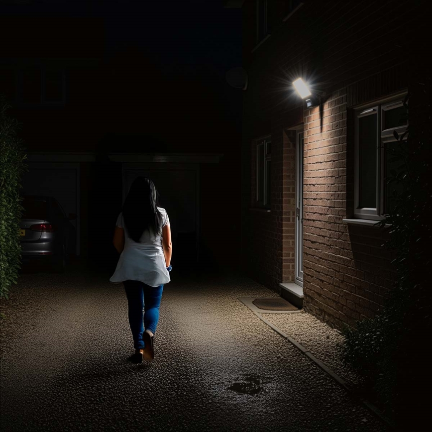 Reguliuojamas LED prožektorius SmartLife, kištukinis, su judesio jutikliu, 20W/230V, 3000-6500K, IP44, Wi‑Fi