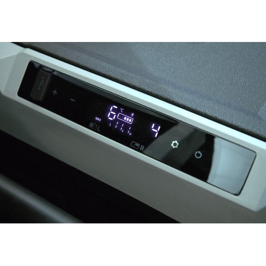 Nešiojama kompresorinė automobilinė šaldymo dėžė 230/24/12V