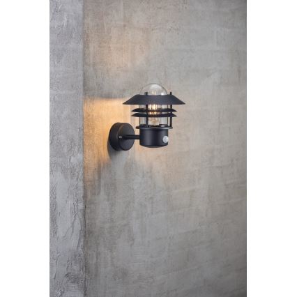Nordlux - Lauko sieninis šviestuvas su jutikliu BLOKHUS 1xE27/60W/230V IP54