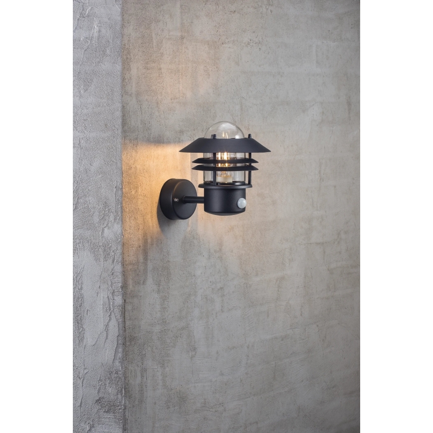 Nordlux - Lauko sieninis šviestuvas su jutikliu BLOKHUS 1xE27/60W/230V IP54