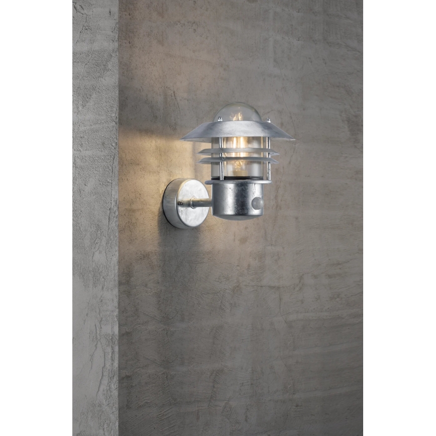 Nordlux - Lauko sieninis šviestuvas su jutikliu BLOKHUS 1xE27/60W/230V IP54
