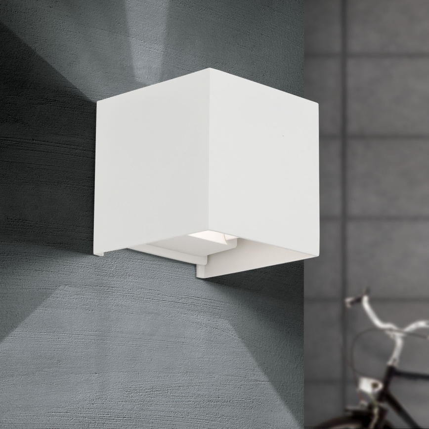 LED sieninis lauko šviestuvas CUBE 2xLED/3W/230V IP54 balta