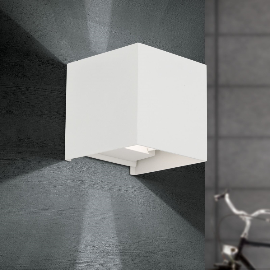 LED sieninis lauko šviestuvas CUBE 2xLED/3W/230V IP54 balta