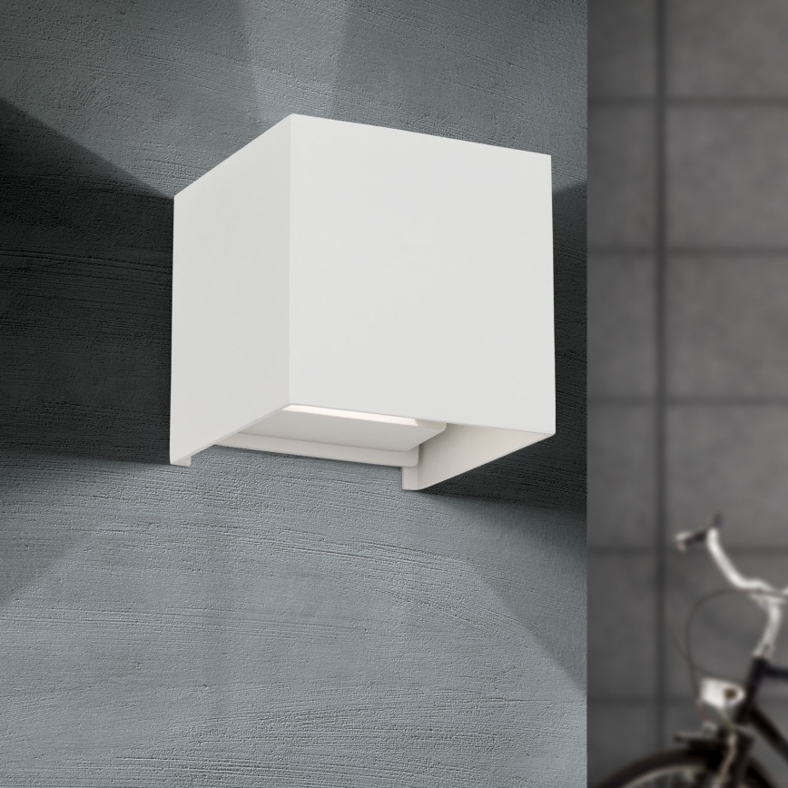 LED sieninis lauko šviestuvas CUBE 2xLED/3W/230V IP54 balta