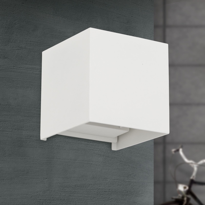 LED sieninis lauko šviestuvas CUBE 2xLED/3W/230V IP54 balta