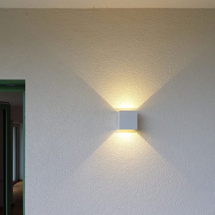 LED sieninis lauko šviestuvas CUBE 2xLED/3W/230V IP54 balta
