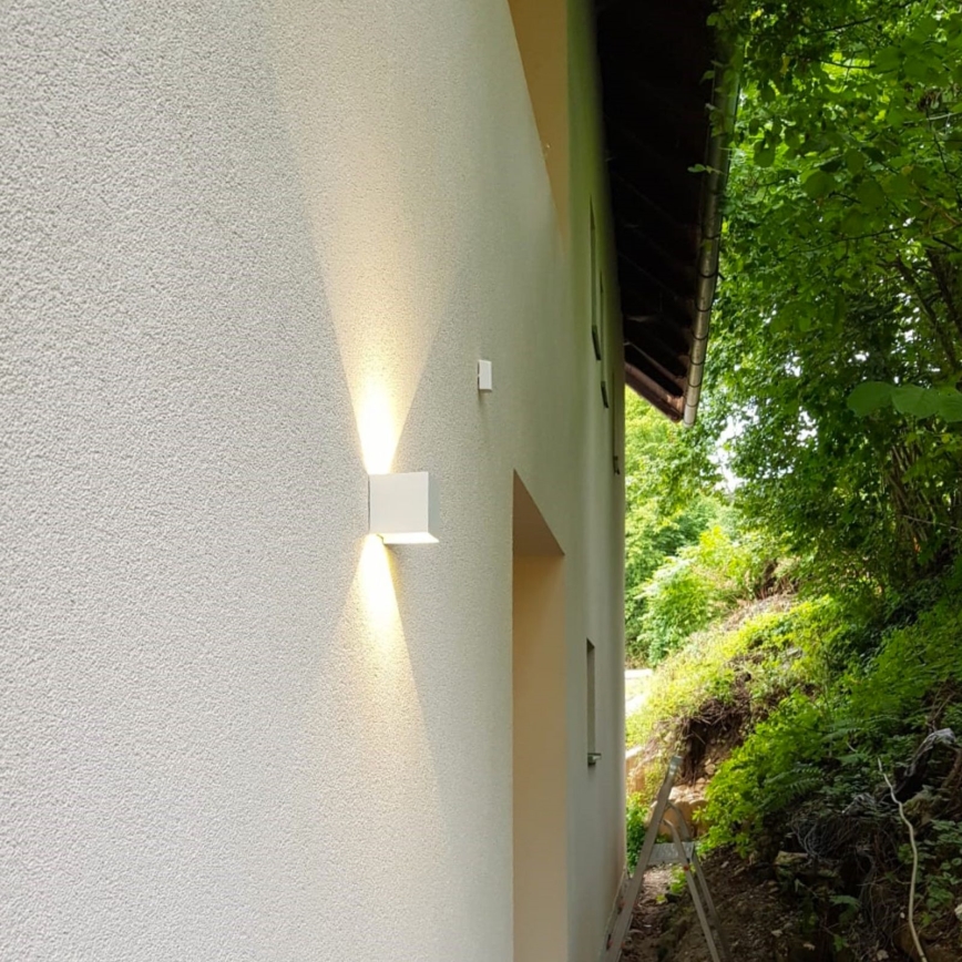 LED sieninis lauko šviestuvas CUBE 2xLED/3W/230V IP54 balta
