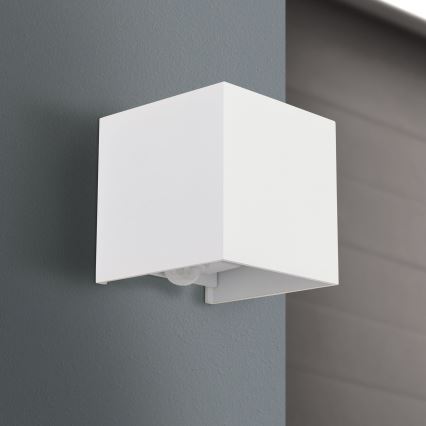 LED Lauko sieninis šviestuvas su judesio ir prieblandos jutikliu CUBE-S LED/13W/230V IP54 balta