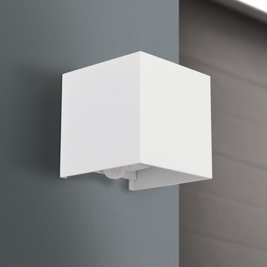 LED Lauko sieninis šviestuvas su judesio ir prieblandos jutikliu CUBE-S LED/13W/230V IP54 balta