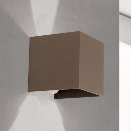 Lauko sieninis šviestuvas su judesio ir sutemų jutikliu CUBE-S LED/13W/230V IP54 ruda