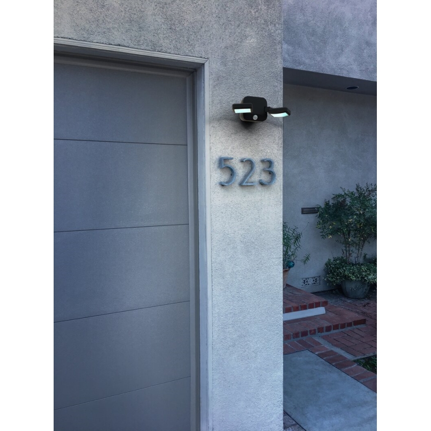 Osram - LED lauko sieninis prožektorius su jutikliu BATTERY 2xLED/5W/4xD IP54