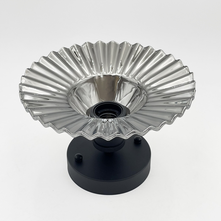 Prie lubų montuojama liustra TRISH 1xE27/15W/230V juoda/dūminė juoda