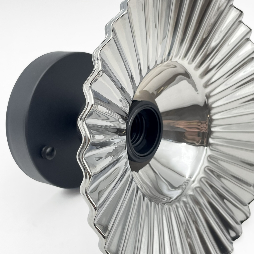 Prie lubų montuojama liustra TRISH 1xE27/15W/230V juoda/dūminė juoda