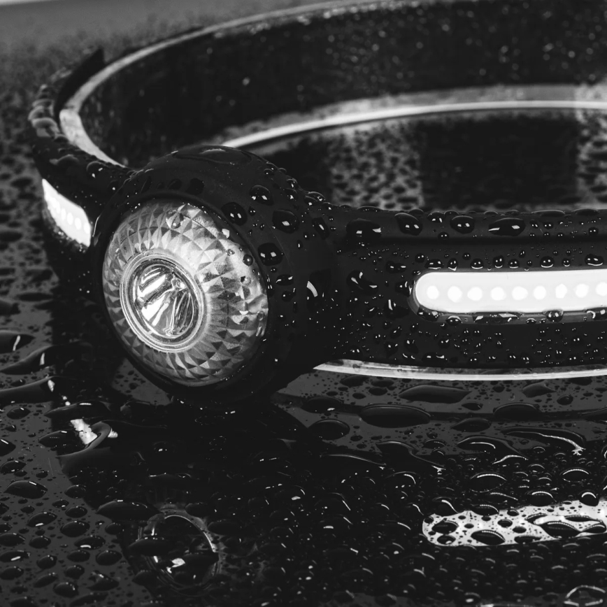 Įkraunamas reguliuojamo ryškumo LED galvos žibintas su raudona šviesa LED/5V IPX4 550 lm 600 mAh