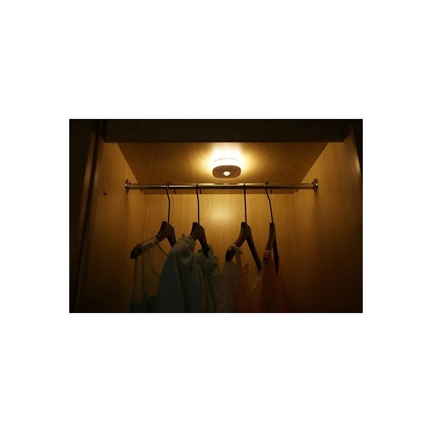 LED naktinis šviestuvas su jutikliu LED/0,45W/3xAAA 3000K balta